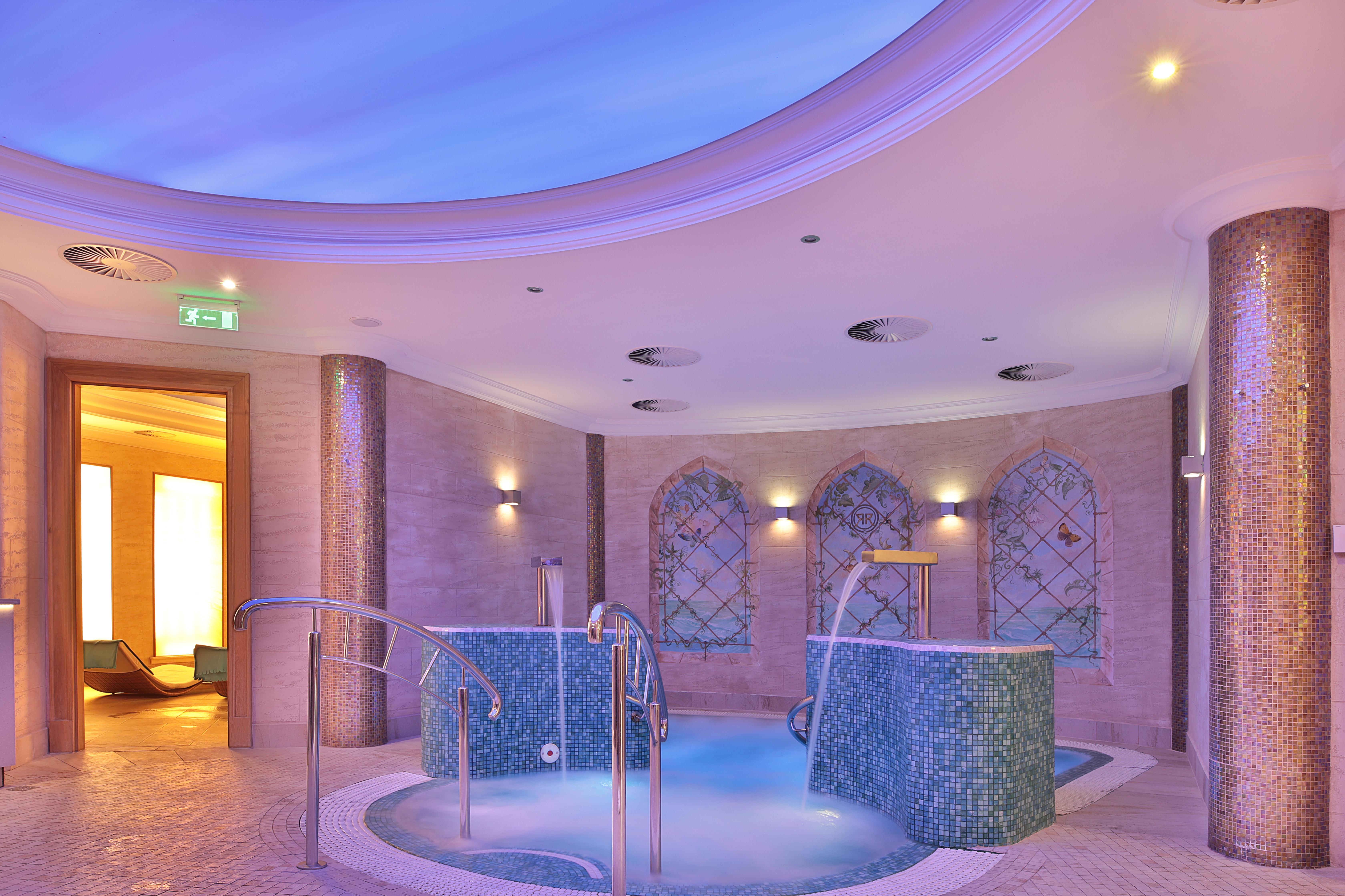Retro Riverside Wellness Resort Karlsbad Exterior foto Spa at the Grand Hotel