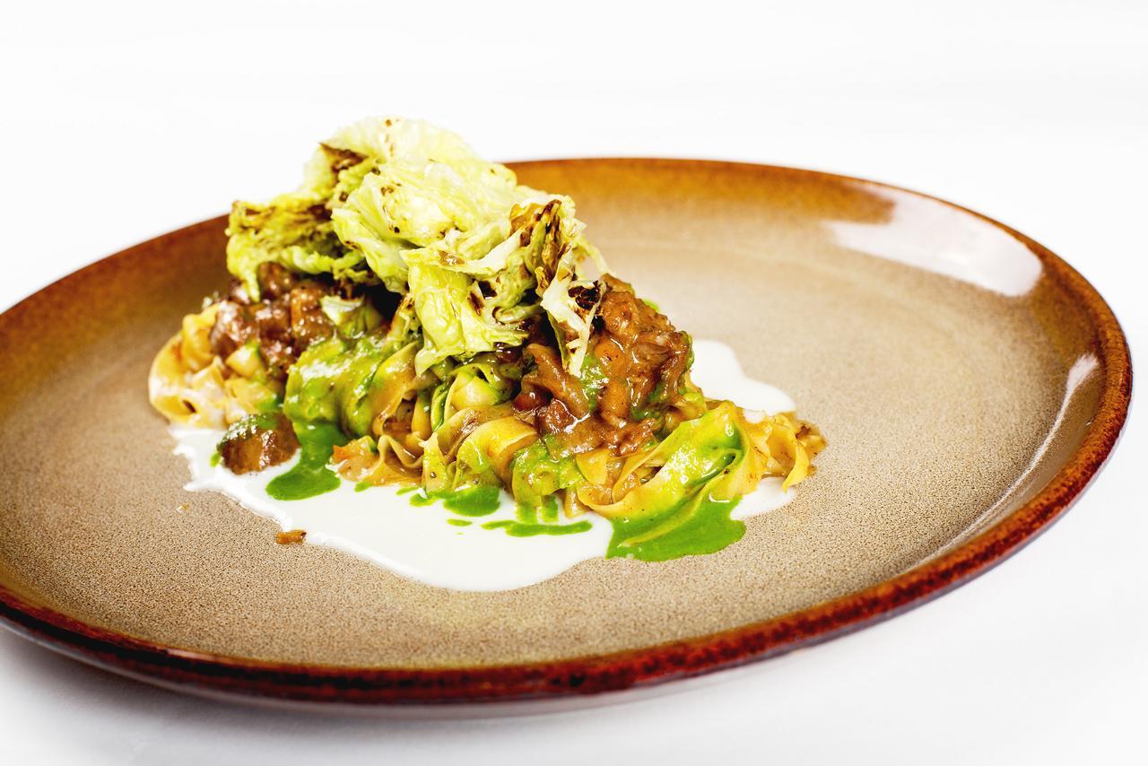 Retro Riverside Wellness Resort Karlsbad Exterior foto A plate of pappardelle